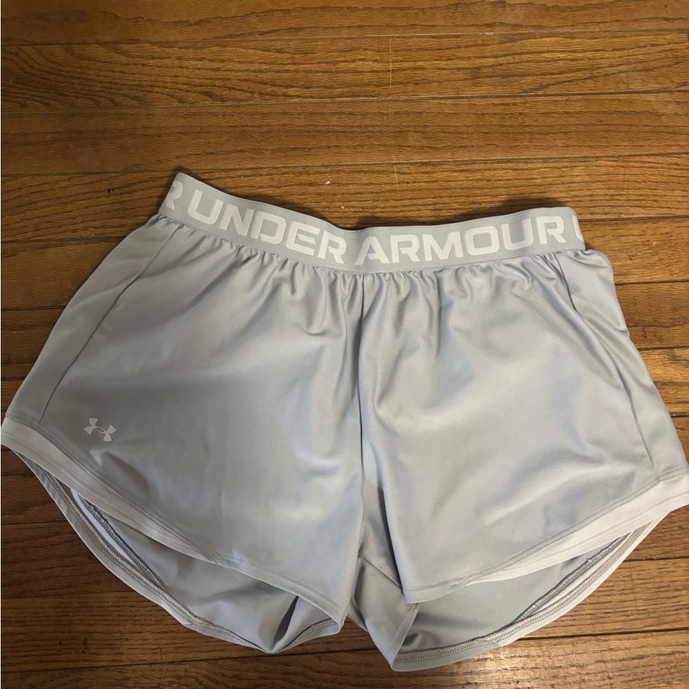Women’s L Under Armour Gray Athletic Shorts Lightweight Performance